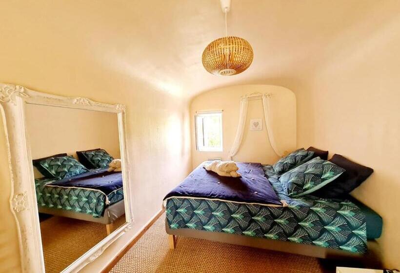 带大床的标准间, Maison Des Bourgades