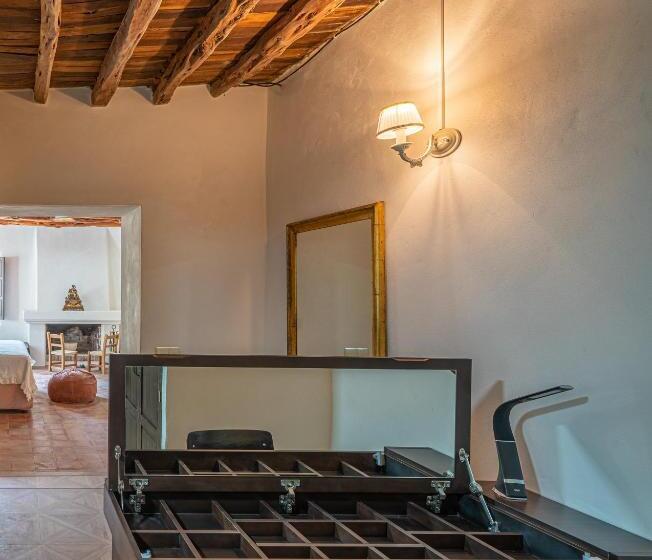 デラックスジュニアスイート, Robby S Ibiza