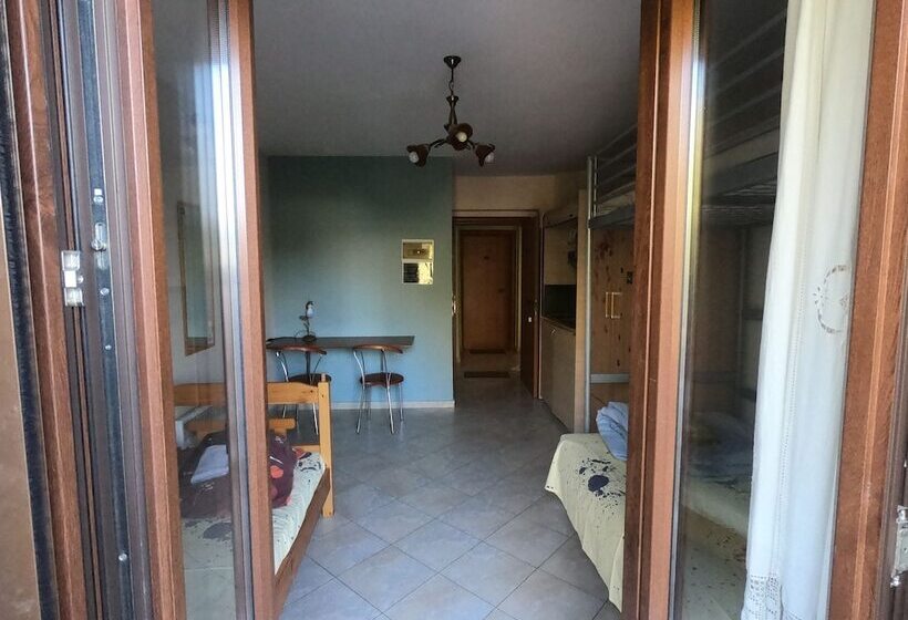 غرفة قياسية, Studios Arabas