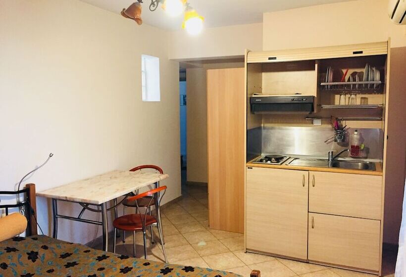 Habitació Estàndard, Studios Arabas