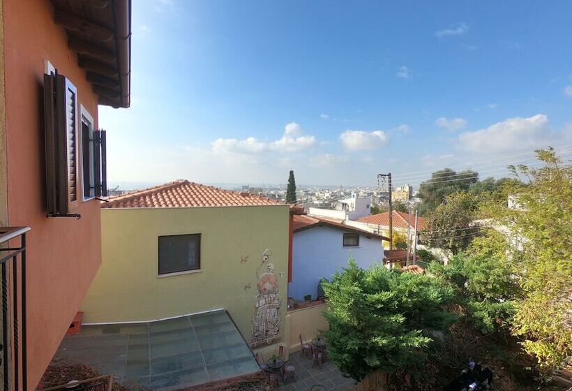 Estudi Deluxe, Studios Arabas