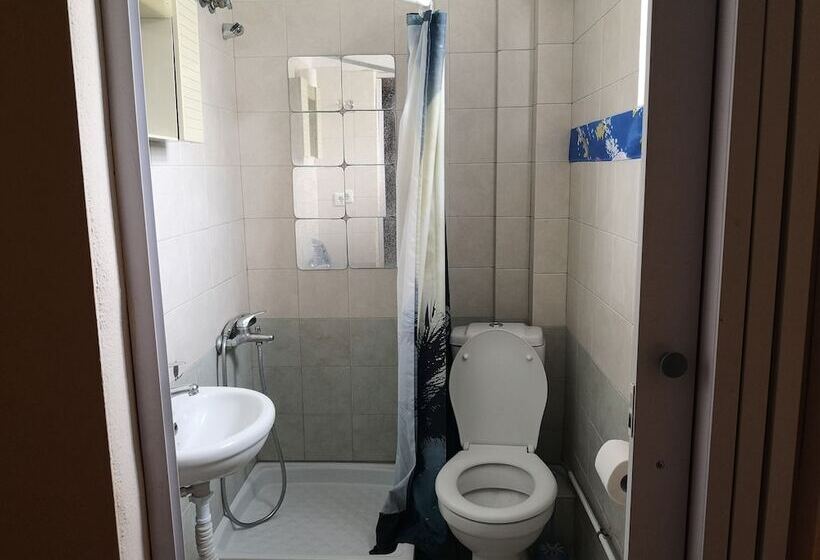 Estudi Deluxe, Studios Arabas