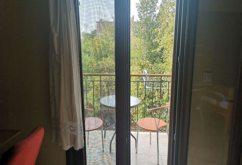 Estudi Deluxe, Studios Arabas