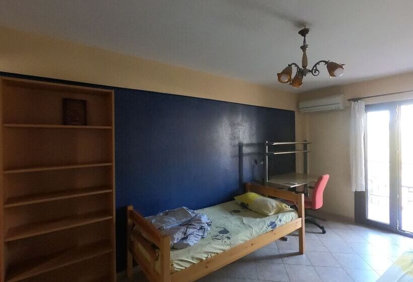 Estudi Deluxe, Studios Arabas