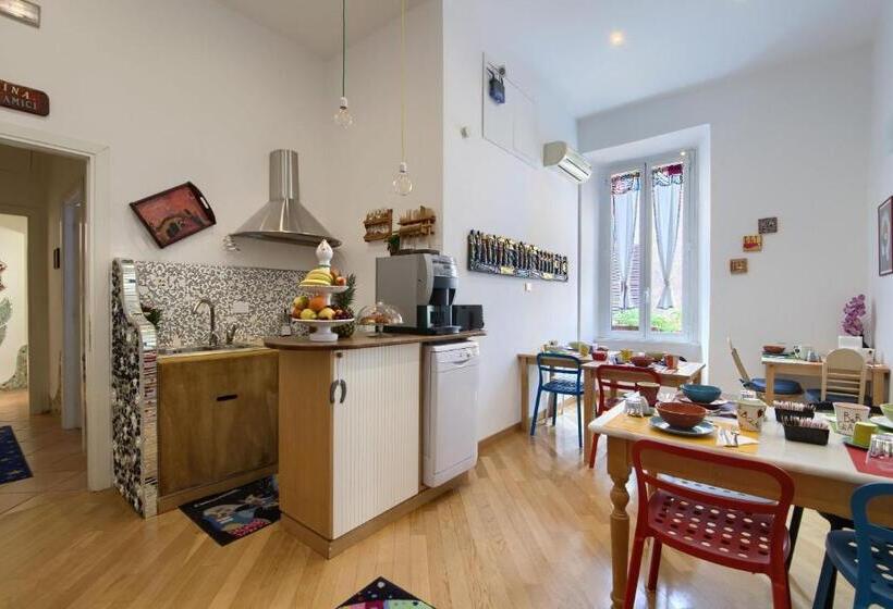 דירת שני חדרים, Gli Artisti