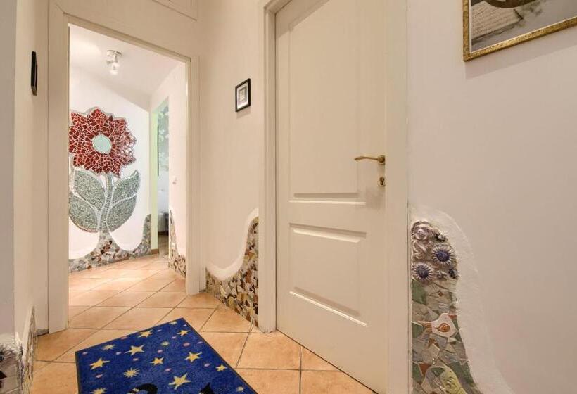 דירת שני חדרים, Gli Artisti