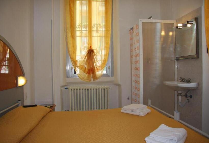 带共用浴室的标准房间, Adelchi