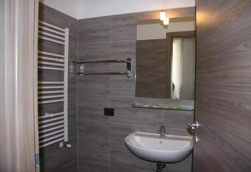 تختخواب در اتاق مشترک, Adelchi