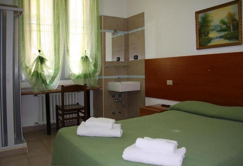 标准单人间共用浴室, Adelchi