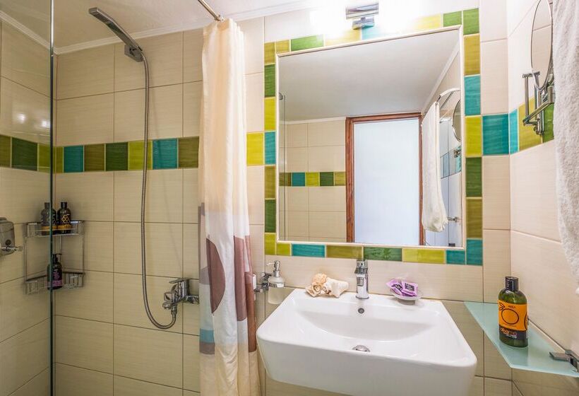 スーペリアトリプルルーム, Aris Boutique