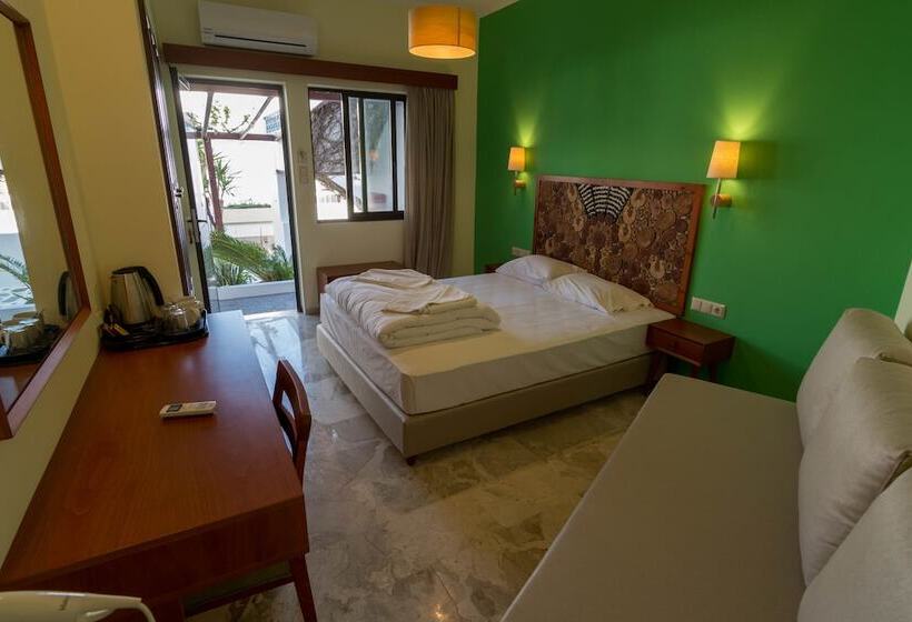 スーペリアトリプルルーム, Aris Boutique