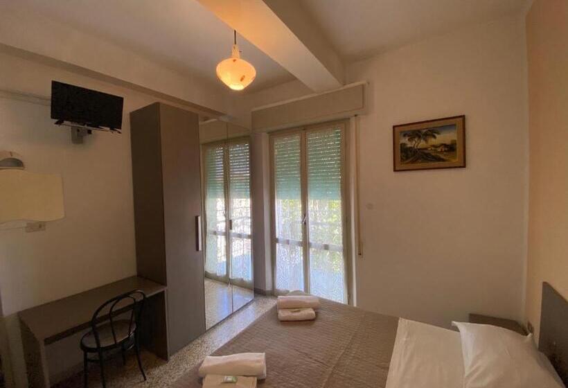 Camera Standard con Balcone, Britta