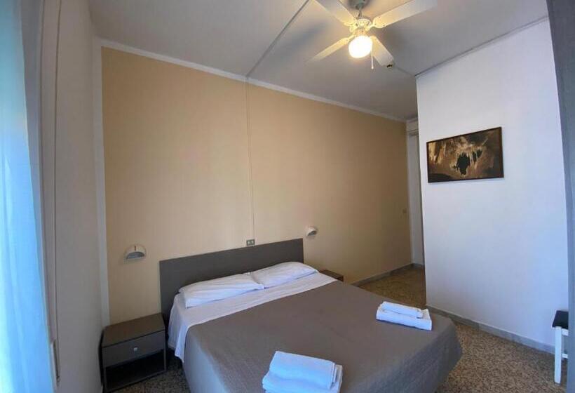 Camera Standard con Balcone, Britta