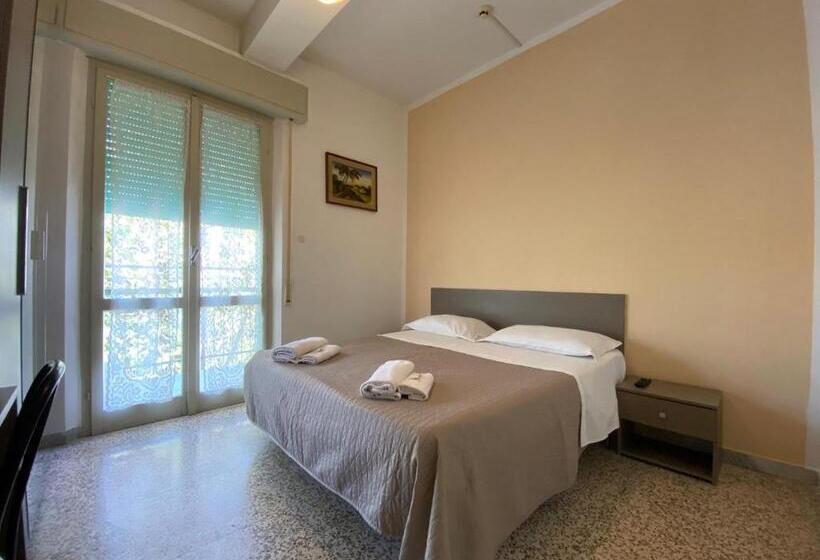 Camera Standard con Balcone, Britta