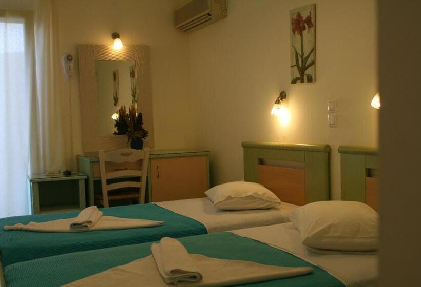 스탠다드 트리플 룸, Captain Manolis