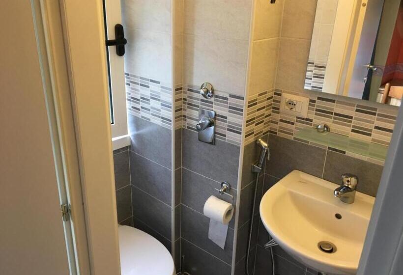 اتاق استاندارد سه نفره, Del Sud