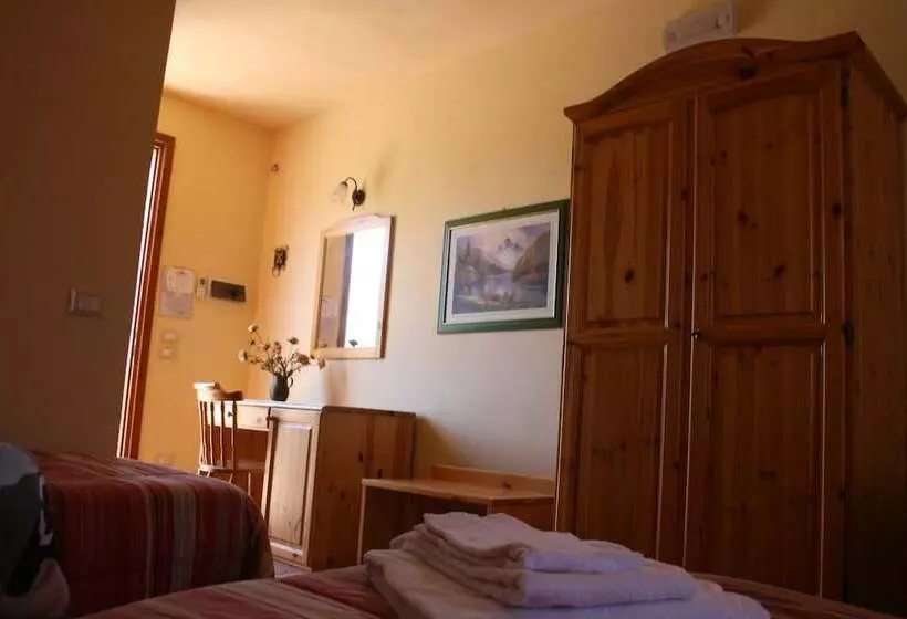 اتاق استاندارد سه نفره, Il Cortile