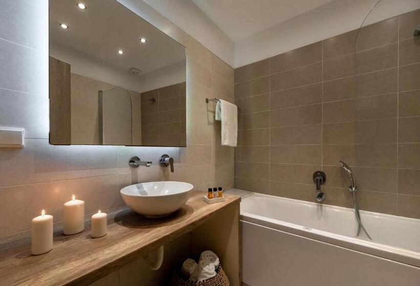 חדר דלוקס, Kalisperis