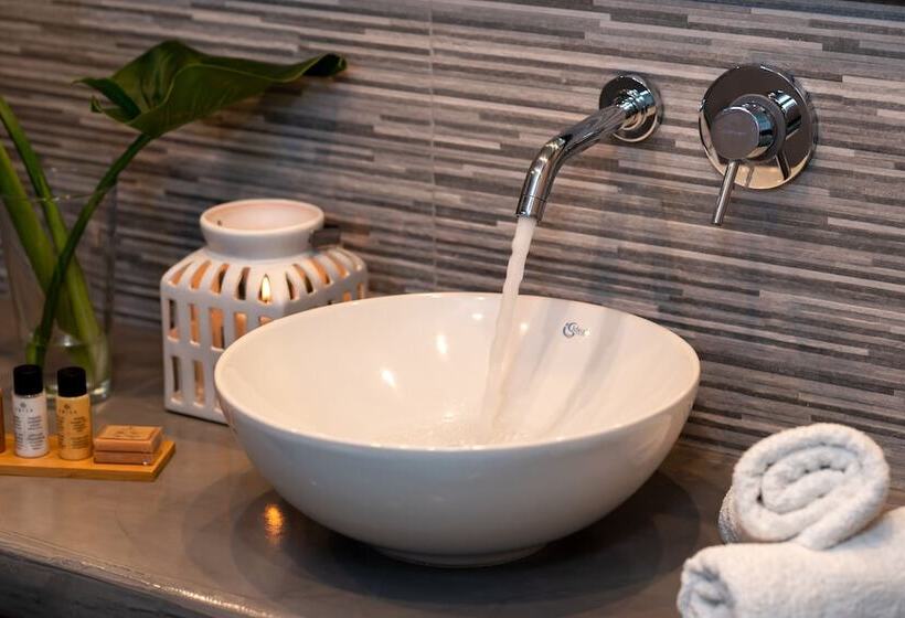 חדר סופריור, Kalisperis