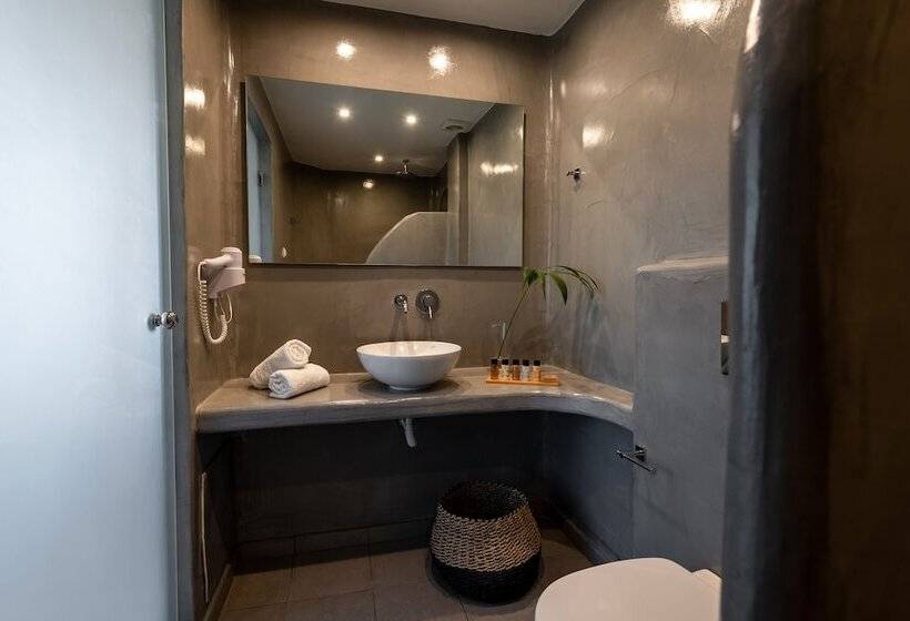 חדר סופריור, Kalisperis