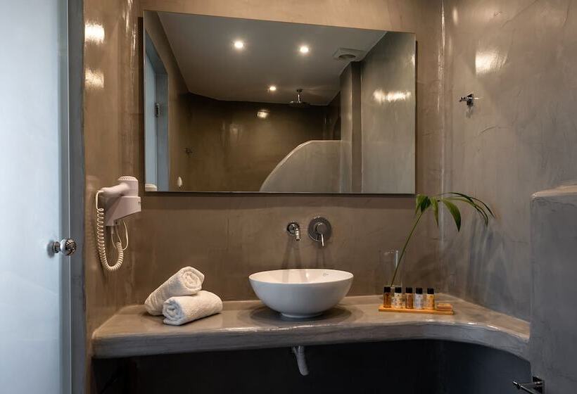 חדר סופריור, Kalisperis