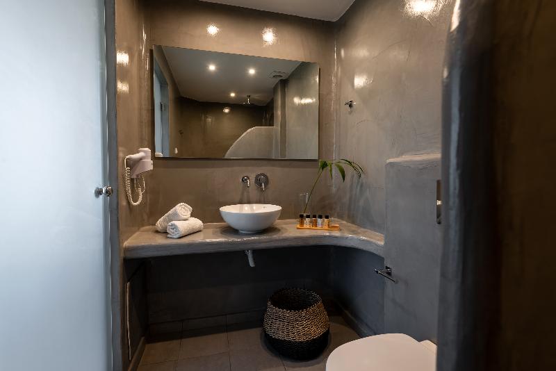 חדר סופריור, Kalisperis