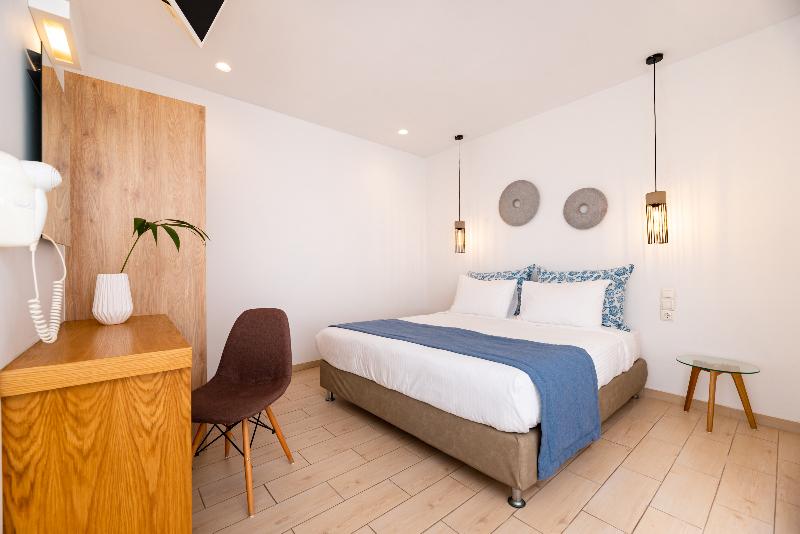 חדר דלוקס, Kalisperis