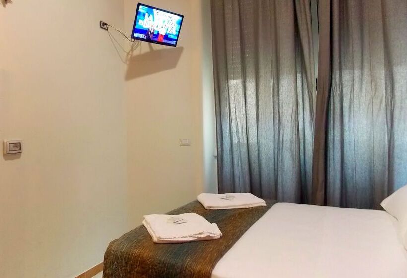 اتاق استاندارد با سرویس بهداشتی مشترک, Midtown Milano