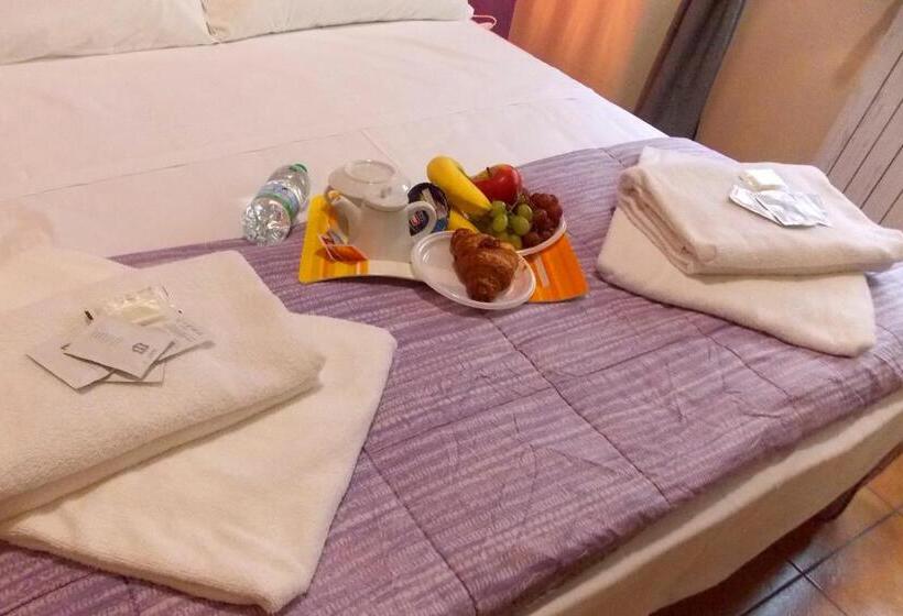 اتاق استاندارد چهار تخته, Midtown Milano