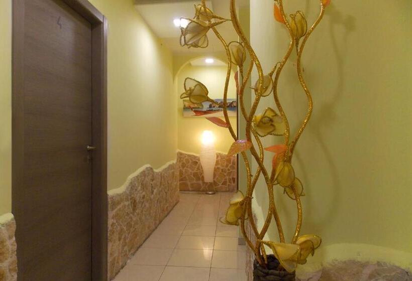 تختخواب در اتاق مشترک, Midtown Milano