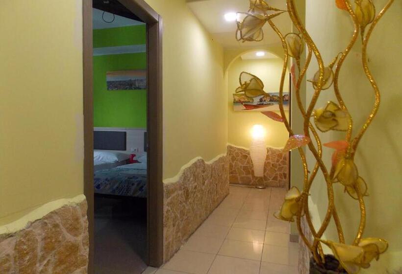 تختخواب در اتاق مشترک, Midtown Milano