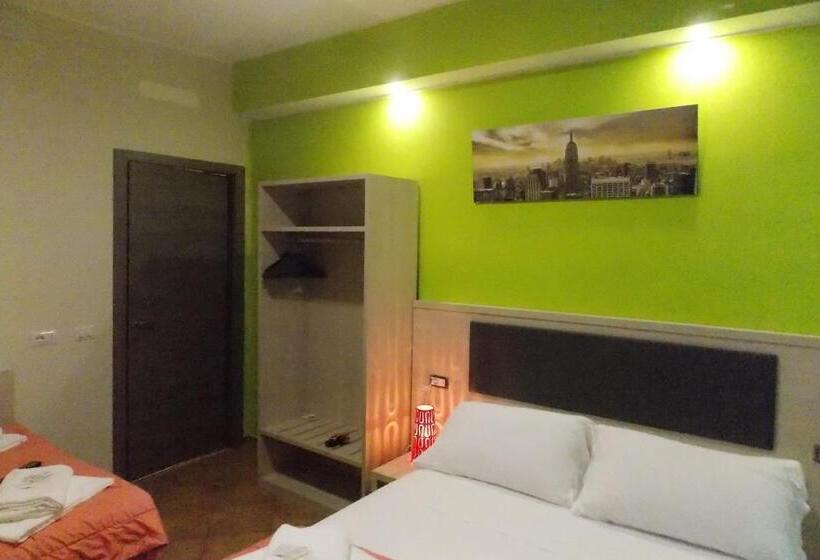 اتاق کلاسیک سه تخته, Midtown Milano