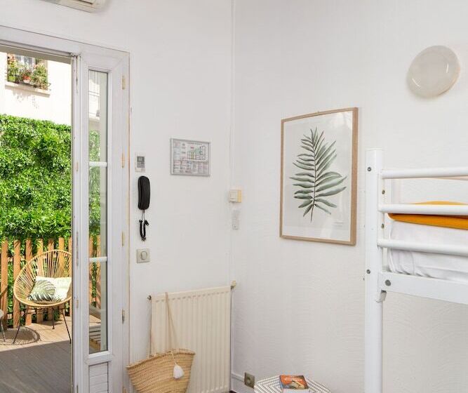 ルームシェアのワンベッド, Le Village Montmartre By Hiphophostels