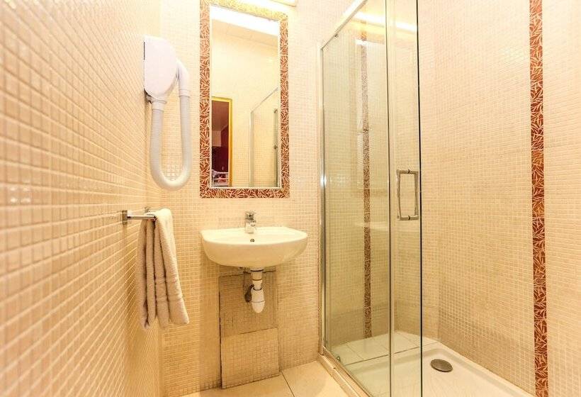 スタンダードトリプルルーム, Le Village Montmartre By Hiphophostels