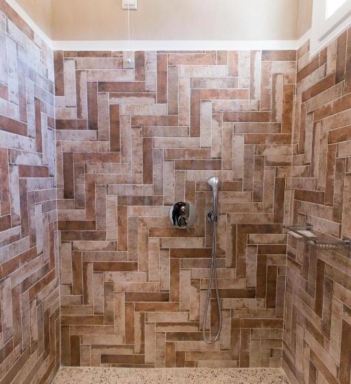 Полулюкс Superior, Spiros