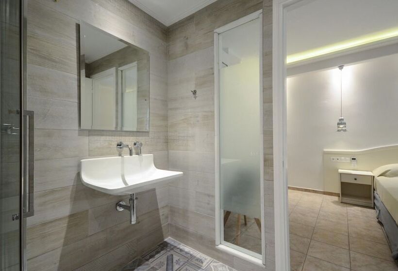 Номер Premium Вид на Бассейн, Spiros