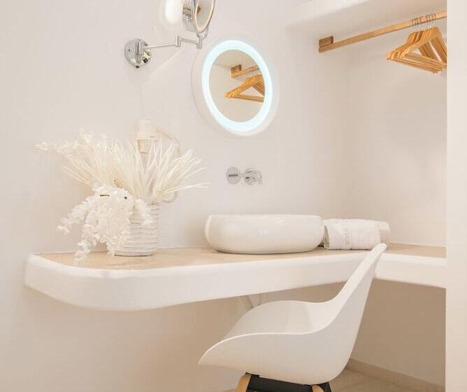 Номер Economy, Spiros