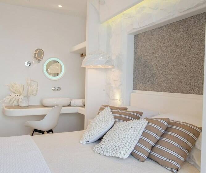 Номер Economy, Spiros