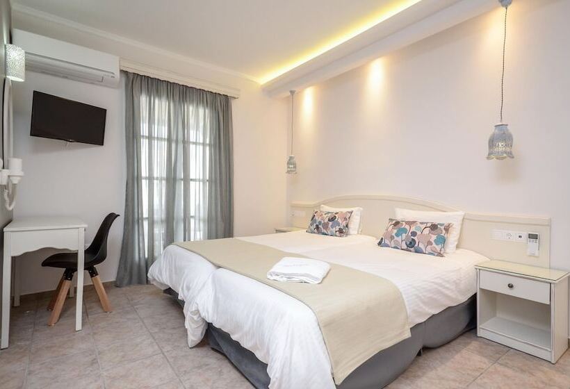 Номер Premium Вид на Бассейн, Spiros