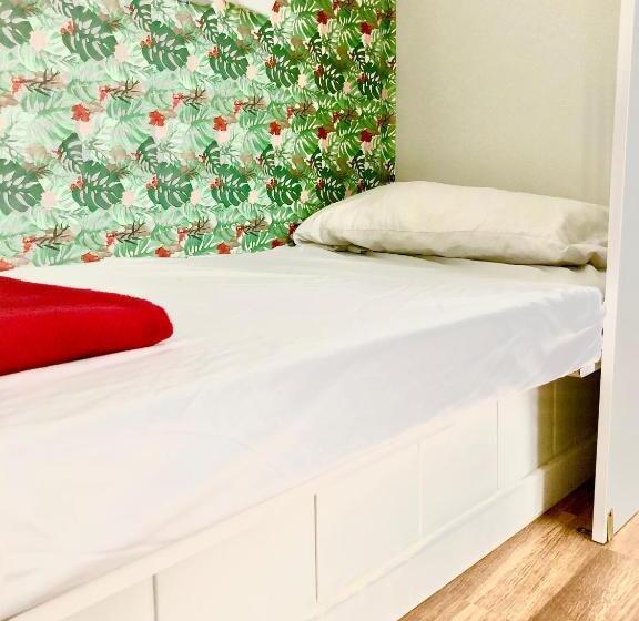 ルームシェアのワンベッド, Backpackers Las Eras