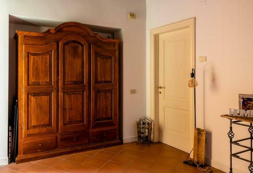 اتاق لوکس با بالکن, Il Cantuccio Di Gioia