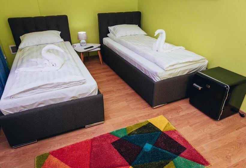 Номер Стандарт, Vila Guitar