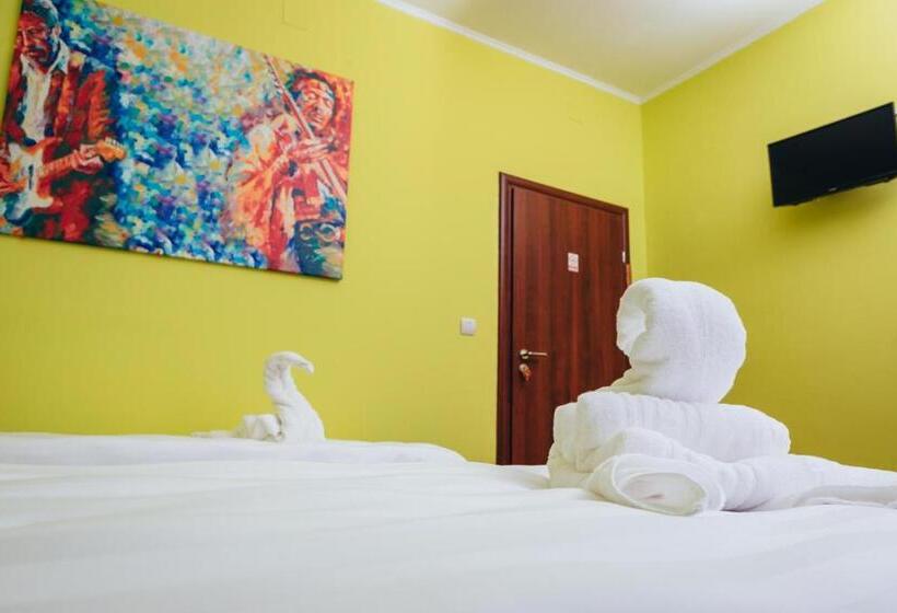 Номер Стандарт, Vila Guitar