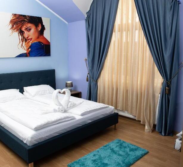 Номер Стандарт, Vila Guitar