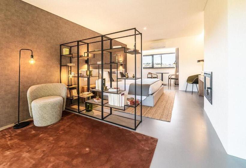 اتاق خانوادگی با چشمانداز باغ, Granja Da Cabrita