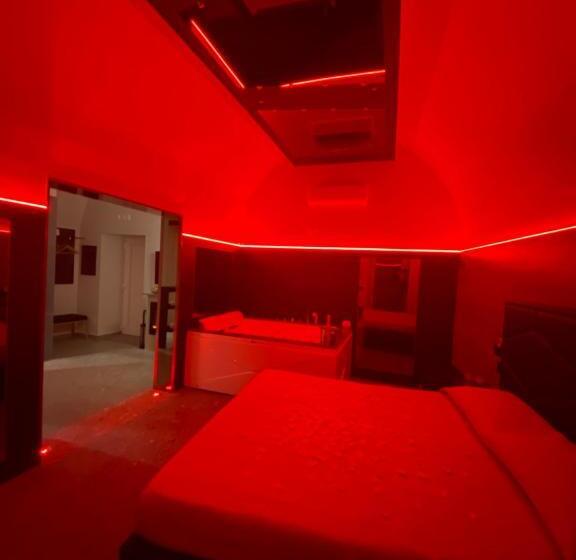 标准间带漩涡浴缸, Rebel Suite Love