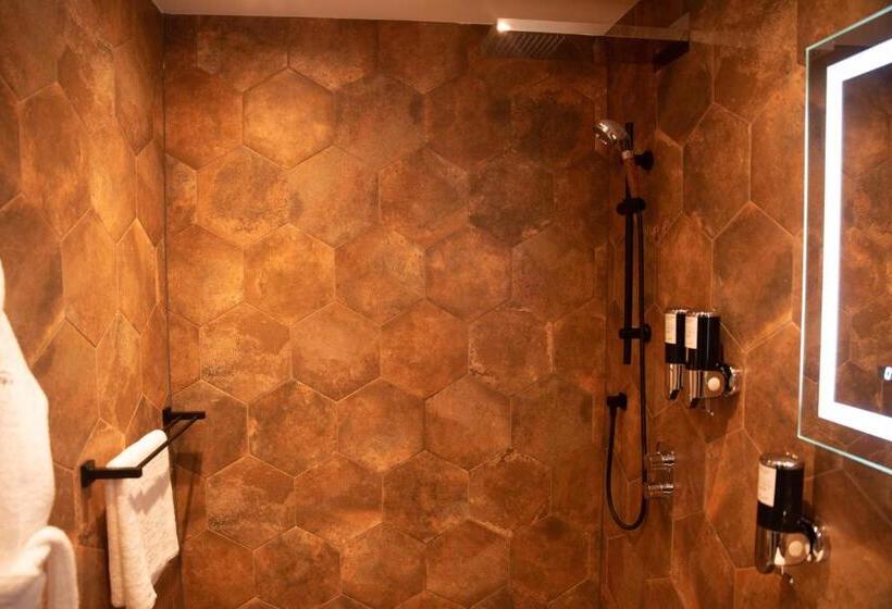 סוויטה דלוקס, Domo Boutique