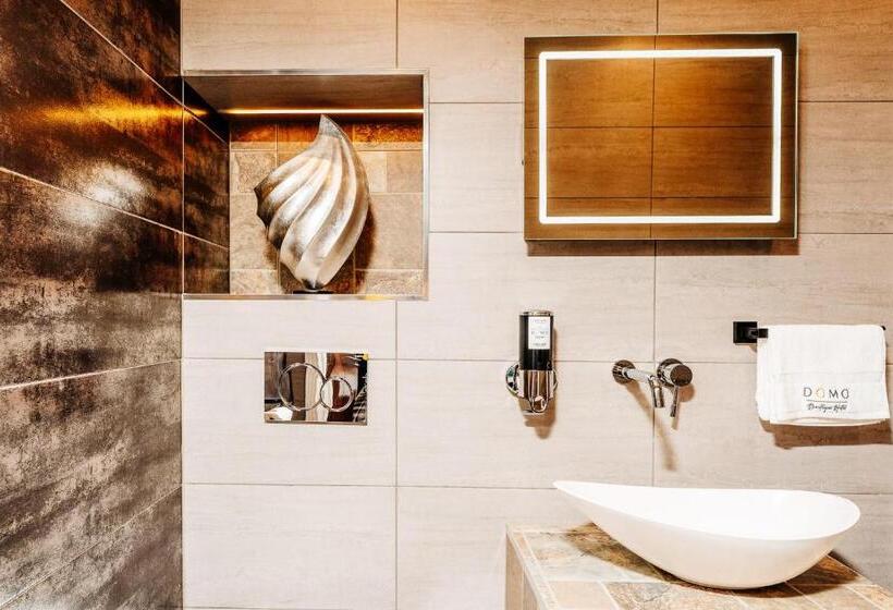 מיטת קינג בסוויטה, Domo Boutique