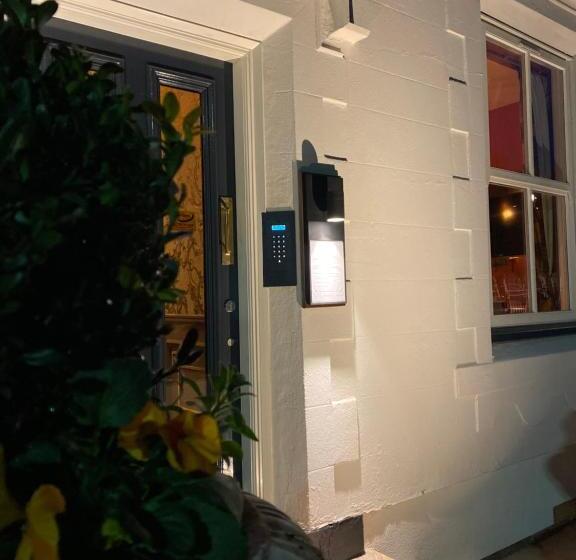 מיטת קינג בסוויטה, Domo Boutique