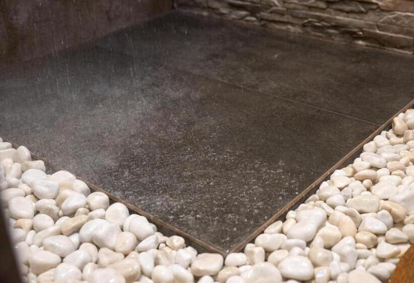 סוויטה נשיאותית, Domo Boutique